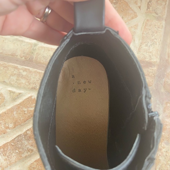 Women’s black wedge ankle booties. - Picture 6 of 7